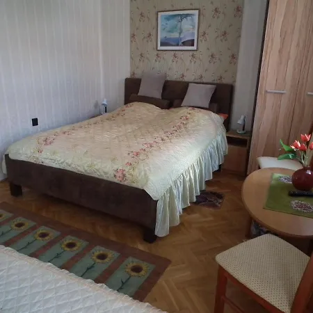 Sunbeam 3-bed In Apartment Erlau