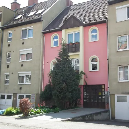 Sunbeam 3-bed In Apartment *