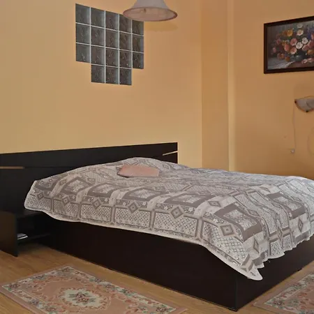 Sunbeam 3-bed In Apartment Erlau