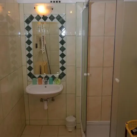 Sunbeam 3-bed In Apartment Erlau